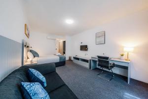 TV a/nebo společenská místnost v ubytování The Select Inn Penrith