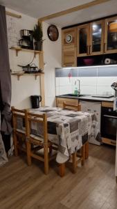 Η κουζίνα ή μικρή κουζίνα στο The little refuge of La Plagne (French Alps)