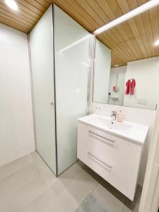Koupelna v ubytování Haalia Homes Turku Pääskynpesä + 33 fotografií