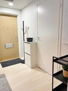 TV a/nebo společenská místnost v ubytování Haalia Homes Turku Pääskynpesä