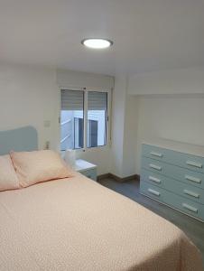 A bed or beds in a room at Apartamento Luminoso cerca de la PLAYA y PUERTO