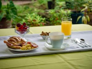 Opțiuni de mic dejun disponibile oaspeților de la Hotel Twin Galápagos