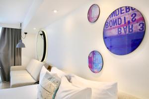 Cama ou camas em um quarto em Miss Baker's Boutique Accommodation Bondi
