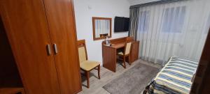 Uma televisão e/ou sistema de entretenimento em M-A-S-Hotel