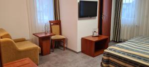 Uma televisão e/ou sistema de entretenimento em M-A-S-Hotel