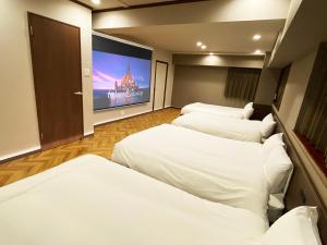Ένα ή περισσότερα κρεβάτια σε δωμάτιο στο TABISAI HOTEL Suite 博多