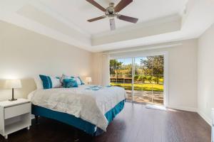 a bedroom with a bed and a ceiling fan at ELEGANT, COMFORTABLE, INEXPENSIVE... REUNION RESORT in Kissimmee