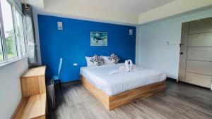 Postel nebo postele na pokoji v ubytování Bleu Marine Sattahip Hotel