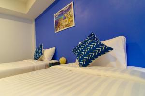 Postel nebo postele na pokoji v ubytování Bleu Marine Sattahip Hotel