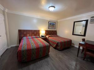 Postel nebo postele na pokoji v ubytování Flamingo Motel Oxnard