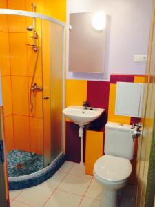 Ένα μπάνιο στο A Cozy Central Studio