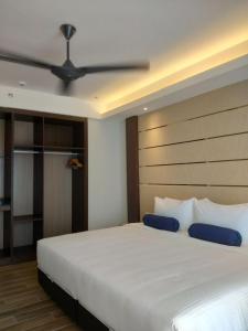 Letto o letti in una camera di Pacific Regency Beach Resort, Port Dickson