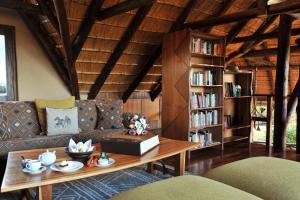 พื้นที่นั่งเล่นของ Lukimbi Safari Lodge