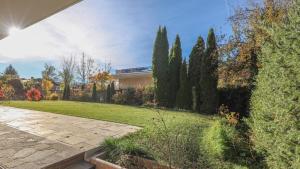 Vonkajšia záhrada v ubytovaní Appartementhaus Chalet Alpina