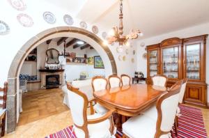 Kuchnia lub aneks kuchenny w obiekcie Casa Margarita bis, casa con pisicina en Fornalutx