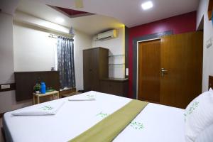 Postel nebo postele na pokoji v ubytování The Ideal Nest Kumbakonam