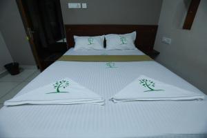 Postel nebo postele na pokoji v ubytování The Ideal Nest Kumbakonam