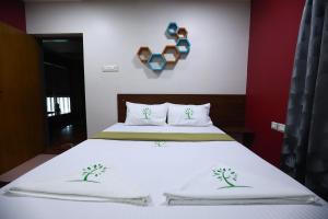 Postel nebo postele na pokoji v ubytování The Ideal Nest Kumbakonam