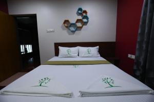 Postel nebo postele na pokoji v ubytování The Ideal Nest Kumbakonam