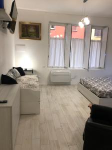 Część wypoczynkowa w obiekcie Appartamento House Apartment Tabe Centro Bologna