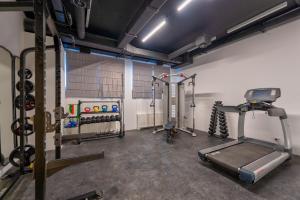 Spordikeskus ja/või sportimisvõimalused majutusasutuses Konak Apartmani & SPA