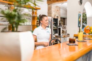 Členové personálu v ubytování Stella Mare Eco Boutique House + 37 fotografií