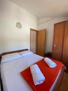 Postel nebo postele na pokoji v ubytování Apartmani Marija