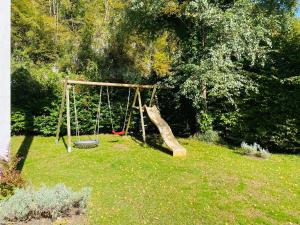 Vonkajšia záhrada v ubytovaní Chalet Happy Family, secluded location, 15 min to salzburg and just short to t lakes sound of music, BBQ&bikes&sunbeds for free, up to 14p