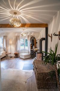 Posteľ alebo postele v izbe v ubytovaní Chalet Happy Family, secluded location, 15 min to salzburg and just short to t lakes sound of music, BBQ&bikes&sunbeds for free, up to 14p