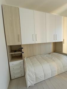 a bedroom with a bed and white cabinets at CASA DI GIO in Sestri Levante