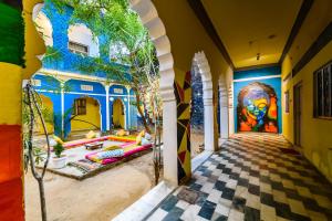 Garður fyrir utan Hide-In Pushkar