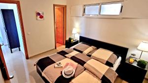 A bed or beds in a room at Ferienwohnung LILLY - Costa Calma - Pool - Meerblick