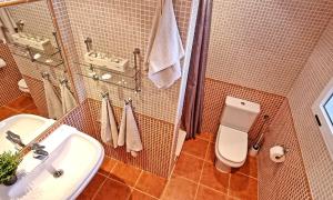 A bathroom at Ferienwohnung LILLY - Costa Calma - Pool - Meerblick