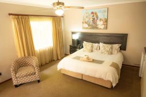 Een bed of bedden in een kamer bij L'anda Guesthouse & self catering