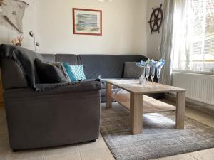 a living room with a couch and a coffee table at Ferienhaus Strandoase in Zingst