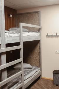 
Divstāvu gulta vai divstāvu gultas numurā naktsmītnē Hostel Hanza

