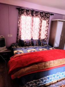 Postel nebo postele na pokoji v ubytování Pine Wood