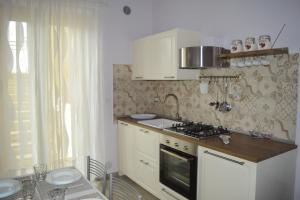A kitchen or kitchenette at Residenza D'Annunzio