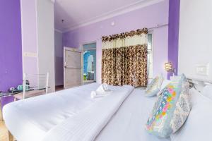 Rúm í herbergi á Hide-In Pushkar