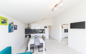 Kuchyňa alebo kuchynka v ubytovaní Apartments Mohito + 6 fotografií