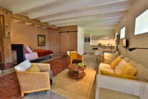a living room with a couch and a table at de Buwepleats in Drogeham
