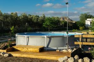 Bazén v ubytovaní Casa de campo mediterránea en Alicante alebo v jeho blízkosti