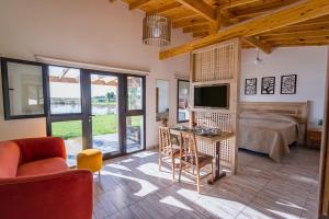 a bedroom with a bed and a tv in a room at La Matera Apart in Costa del Este