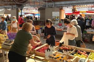 a group of people in a market with fruits and vegetables at T2 LES ARCADES in Valence-dʼAgen