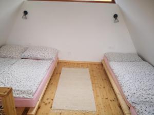 Posteľ alebo postele v izbe v ubytovaní AKORD chata