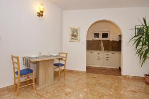 Fotografia z galérie ubytovania Apartment in Pisak with sea view, loggia, air conditioning, WiFi 153-28 v Pisaku + 29 fotografií
