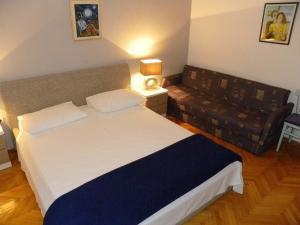 Posteľ alebo postele v izbe v ubytovaní Apartment in Pisak with sea view, loggia, air conditioning, WiFi 153-28