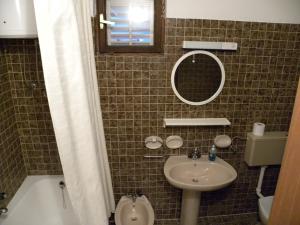 Kúpeľňa v ubytovaní Apartment in Pisak with sea view, loggia, air conditioning, WiFi 153-28