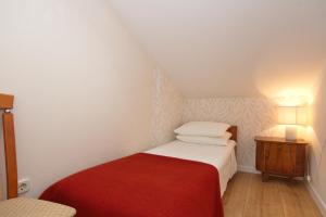 Posteľ alebo postele v izbe v ubytovaní Apartment in Pisak with sea view, terrace, air conditioning, WiFi 153-29