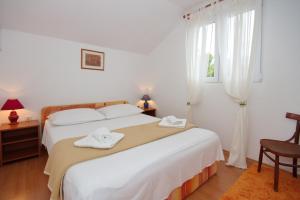 Posteľ alebo postele v izbe v ubytovaní Apartment in Pisak with sea view, terrace, air conditioning, WiFi 153-32